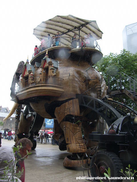 LE VOYAGE A NANTES : L'ELEPHANT ET LA PLUIE LE VOYAGE A NANTES : L'ELEPHANT ET LA PLUIE