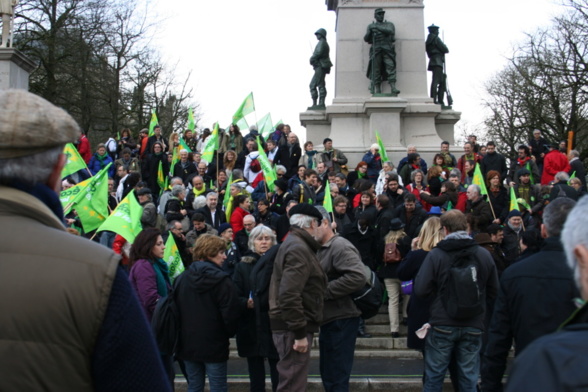 MANIF CONTRE L'AEROPORT A NANTES : DE PASCALE CHIRON, YANNICK JADOT, JEAN-VINCENT PLACE AU PIEGE COURS DES 50 OTAGES