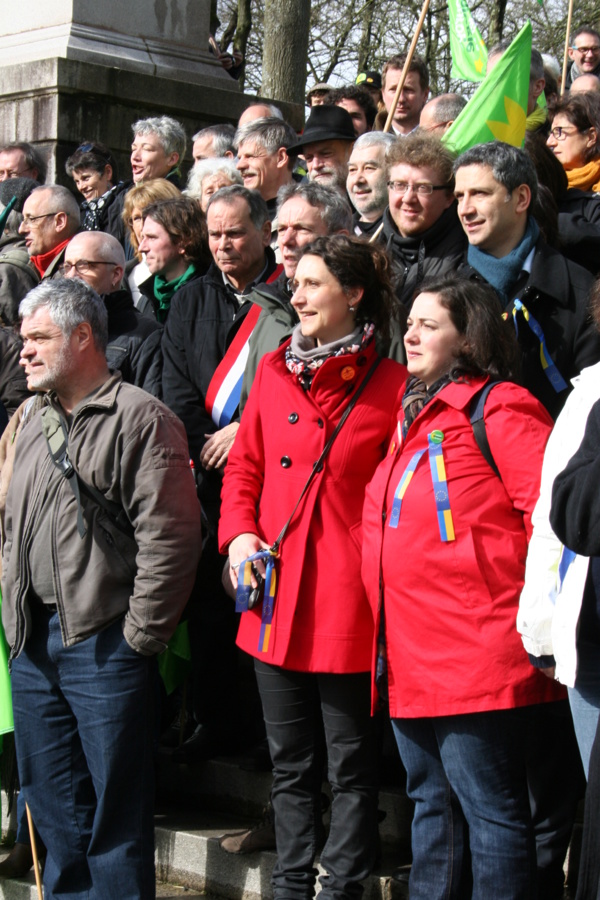 MANIF CONTRE L'AEROPORT A NANTES : DE PASCALE CHIRON, YANNICK JADOT, JEAN-VINCENT PLACE AU PIEGE COURS DES 50 OTAGES