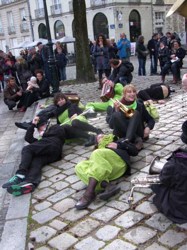 Le collectif Romeurope invitait à la fête  ce samedi 22 mars. Un succès (1ère partie)