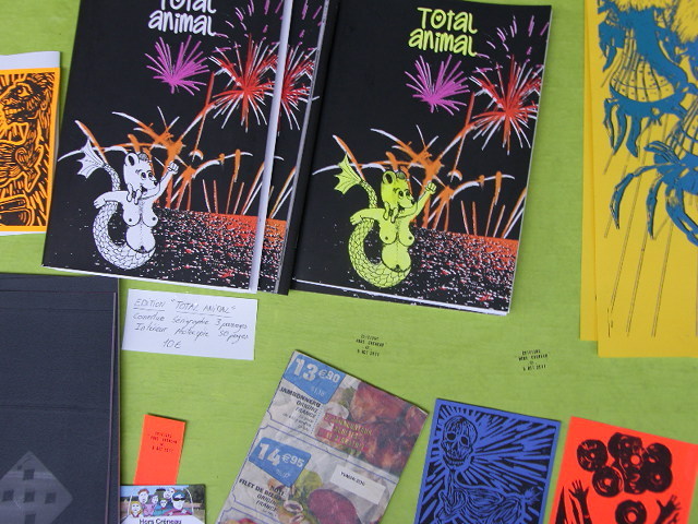 DANSE DES LIVRES A LA MAISON DE QUARTIER DE L ILE DE NANTES DANSE DES LIVRES A LA MAISON DE QUARTIER DE L ILE DE NANTES