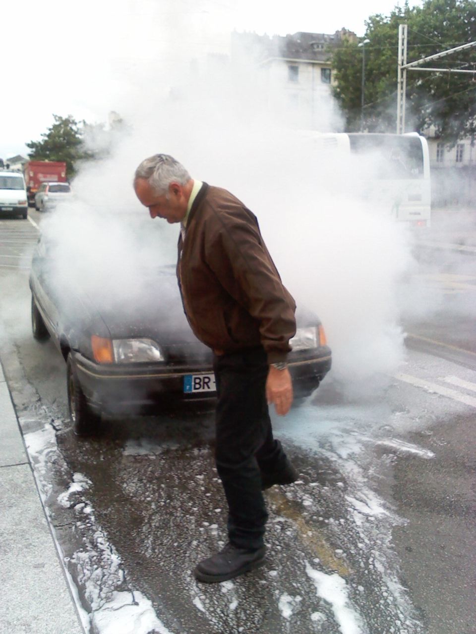 NANTES : INCENDIE "POWER FLOWERS" EN CENTRE VILLE NANTES : INCENDIE "POWER FLOWERS" EN CENTRE VILLE