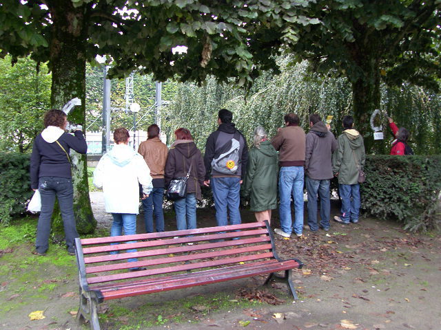 NANTES. OPERATION CROIX BLANCHES AU SQUARE MERCOEUR. MAIS QU'ETAIT CE DONC?