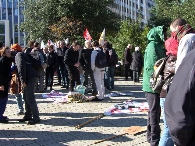 NANTES EXPULSIONS. "UN TOIT POUR TOUTES ET TOUS : MANIF  DU 27 OCT 2012