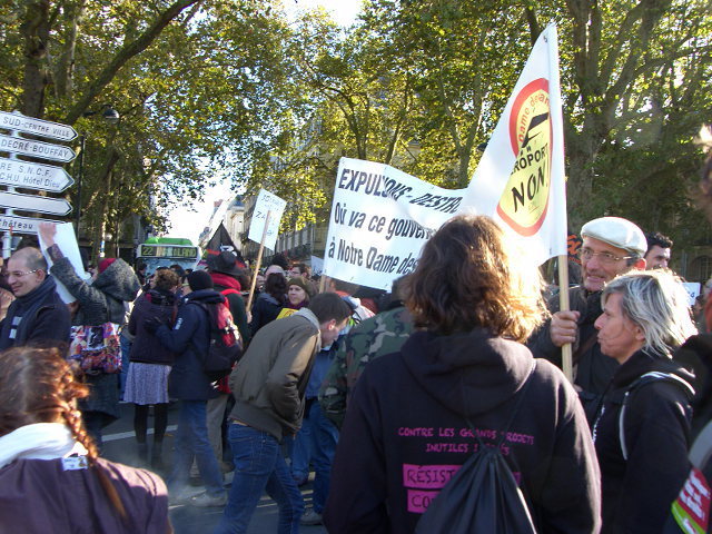 NANTES EXPULSIONS. "UN TOIT POUR TOUTES ET TOUS : MANIF  DU 27 OCT 2012