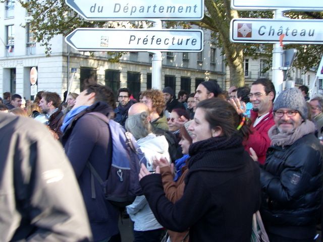 NANTES EXPULSIONS. "UN TOIT POUR TOUTES ET TOUS : MANIF  DU 27 OCT 2012