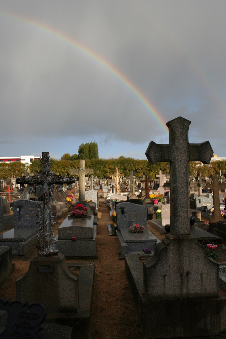TOUSSAINT NANTAISE : UN PEU DE COULEURS, QUE DIABLE