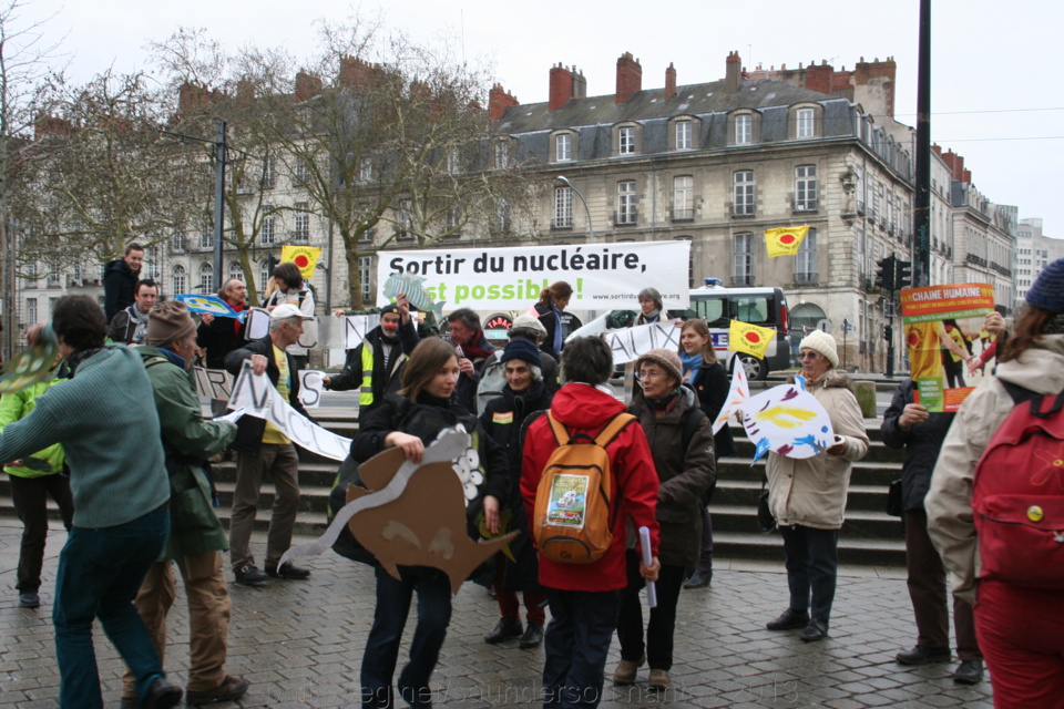 NANTES : ACTION CONTRE LE NUCLEAIRE CIVIL ET MILITAIRE. 09 fév. 2013