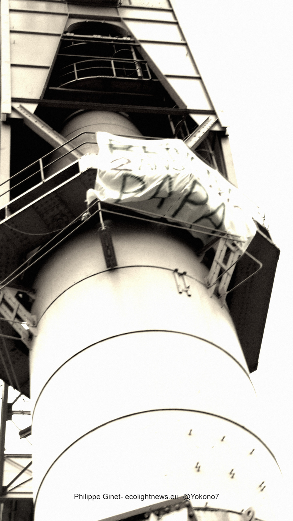 NANTES : SERGE CHARNAY, A L'AUBE AUJOURD'HUI NANTES : SERGE CHARNAY, A L'AUBE AUJOURD'HUI