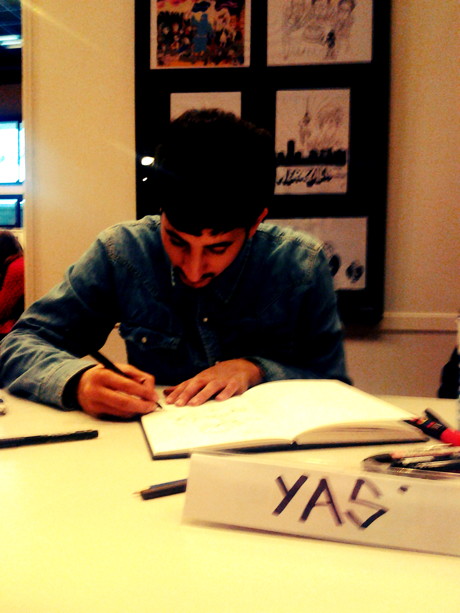 Lien sur photo du docu. de Karim Bouheudjeur sur Yassin Latrache Lien sur photo du docu. de Karim Bouheudjeur sur Yassin Latrache