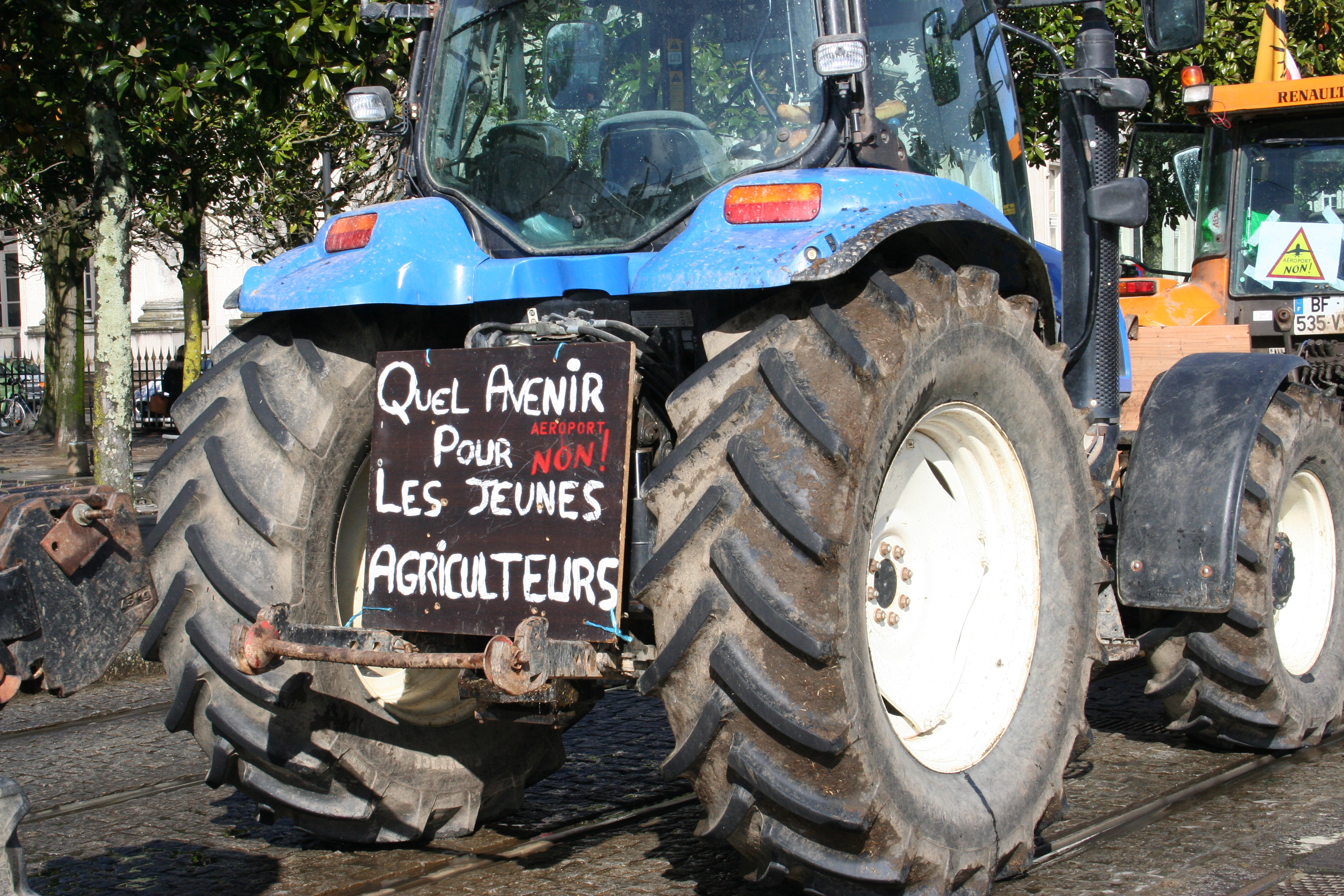 Direction le cours des 50 otages. 22 février 2014