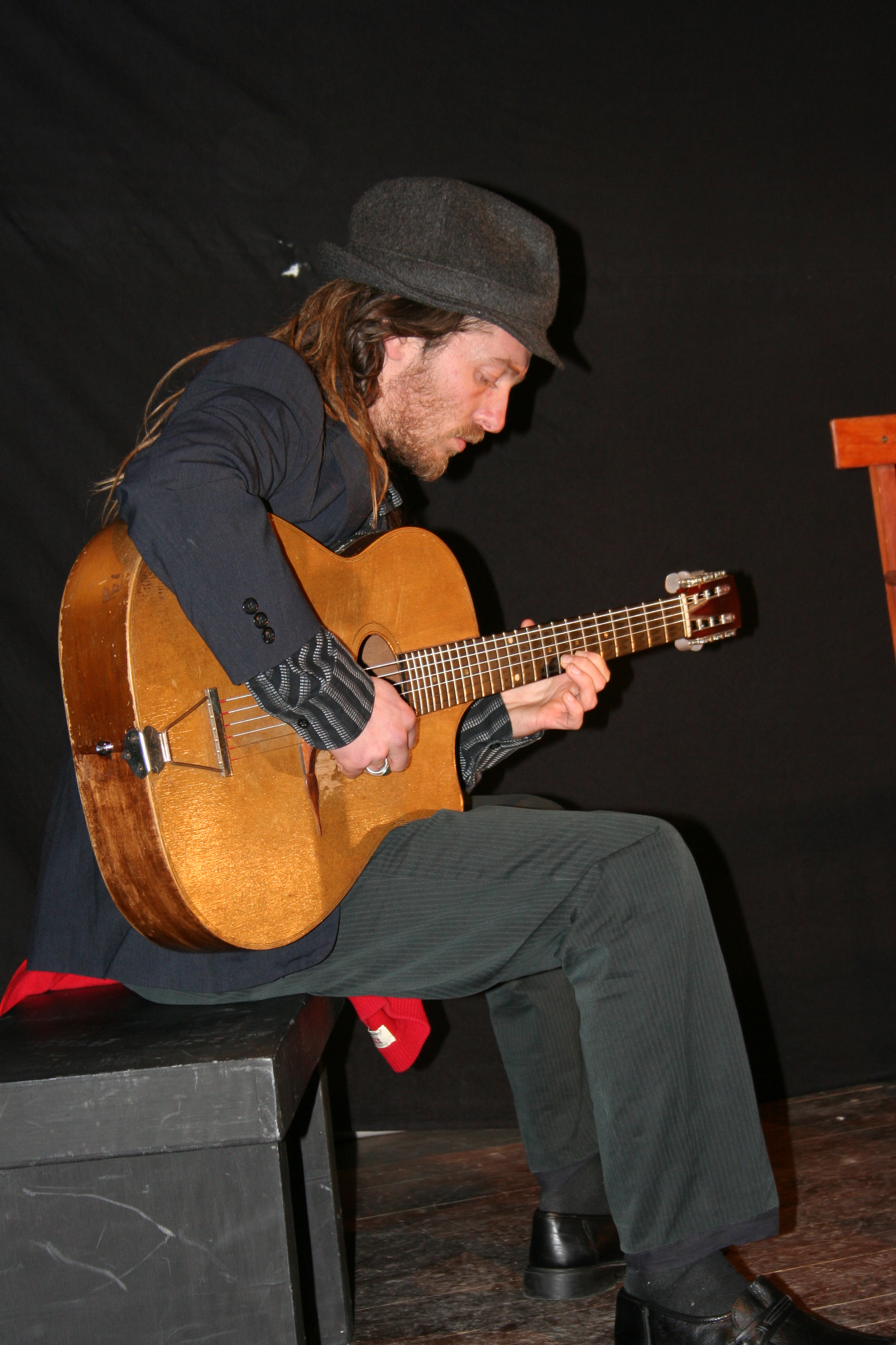 CHAPITEAU CULTURE EN MARCHE : les Roms en action "politique" à Nantes CHAPITEAU CULTURE EN MARCHE : les Roms en action "politique" à Nantes
