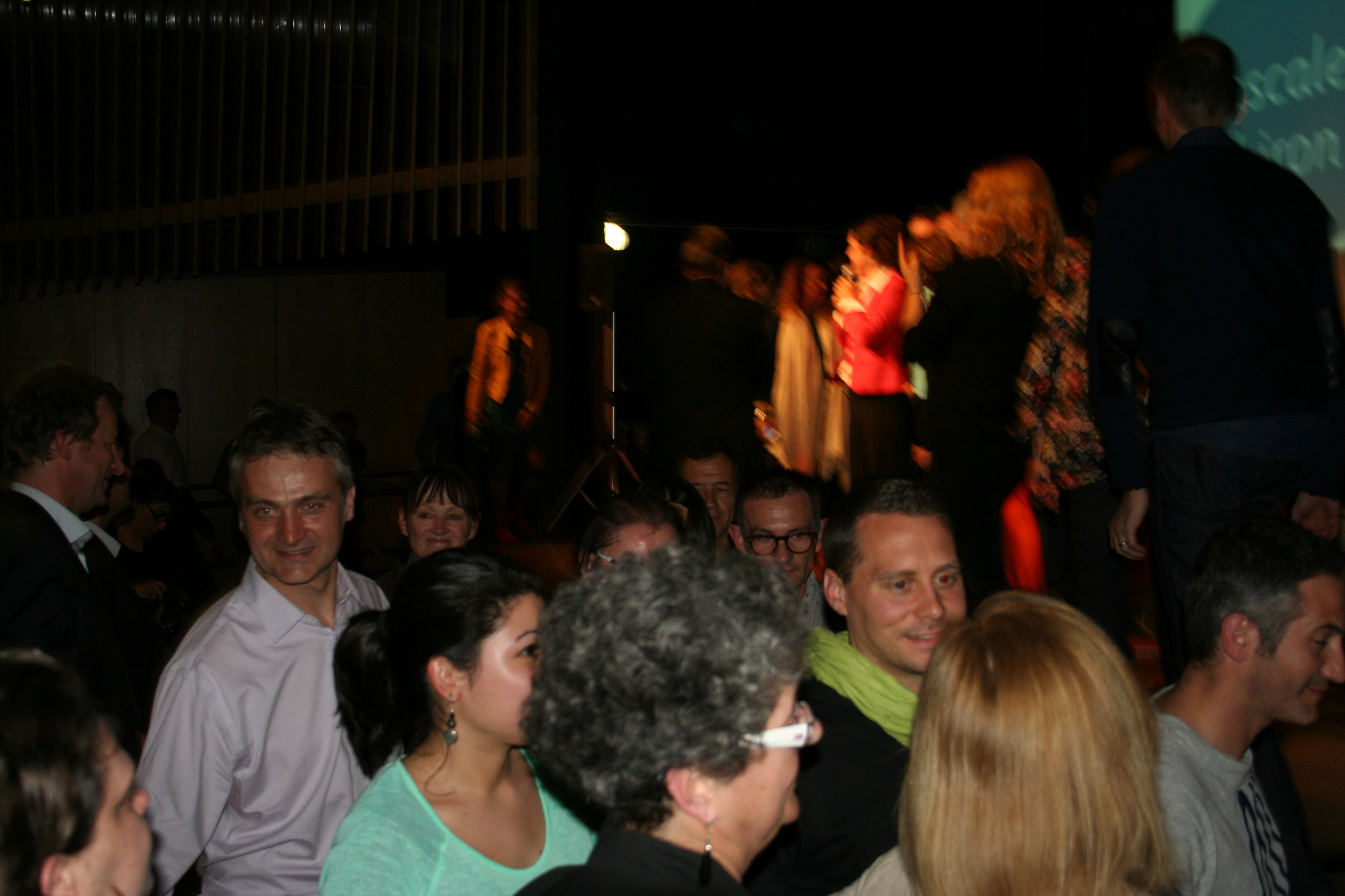 Les colistiers rejoignant Pascale Chiron sur scène Les colistiers rejoignant Pascale Chiron sur scène