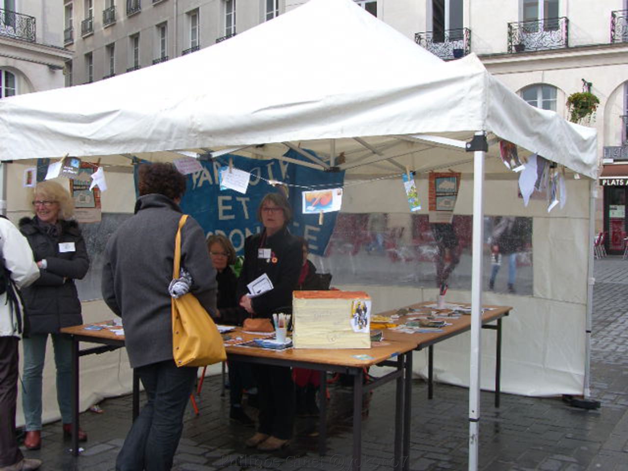 NANTES - Place du Bouffay : Printemps des prisons par GENEPI. NANTES - Place du Bouffay : Printemps des prisons par GENEPI.