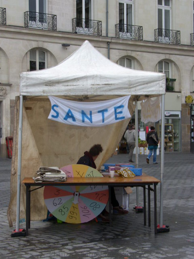 NANTES - Place du Bouffay  : Printemps des prisons par GENEPI.