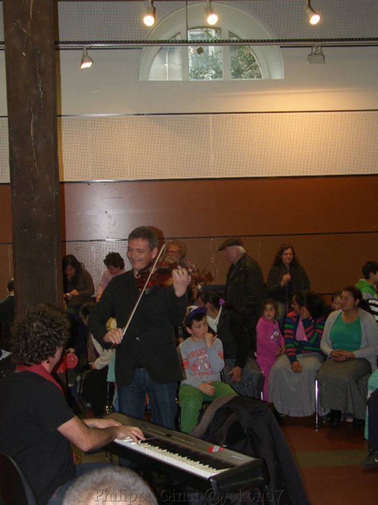 Le collectif Romeurope invitait à la fête ce samedi 22 mars. Un succès (2ème partie) Le collectif Romeurope invitait à la fête ce samedi 22 mars. Un succès (2ème partie)