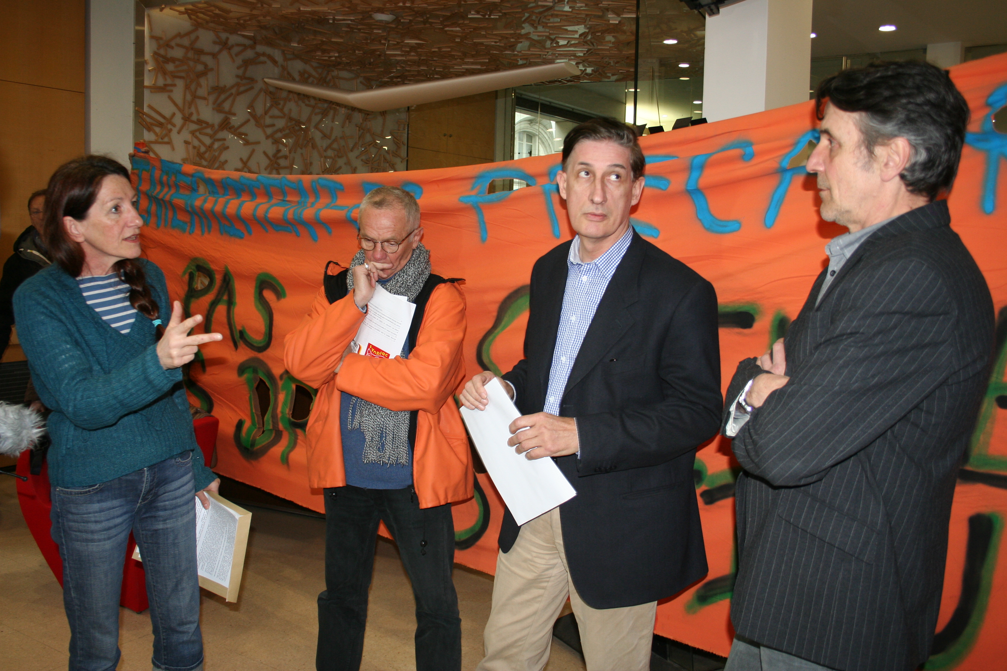 NANTES aujourd'hui : LES INTERMITTENTS A LA DRAC NANTES aujourd'hui : LES INTERMITTENTS A LA DRAC