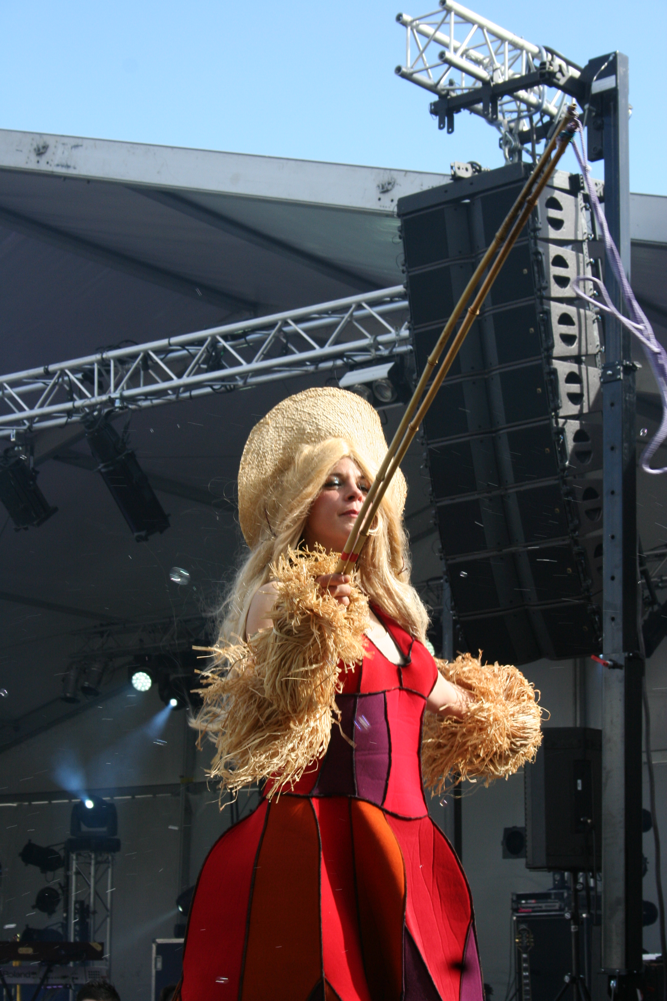 Festival Histoire d'Avenir : vue échassière Place de la Petite Hollande Festival Histoire d'Avenir : vue échassière Place de la Petite Hollande