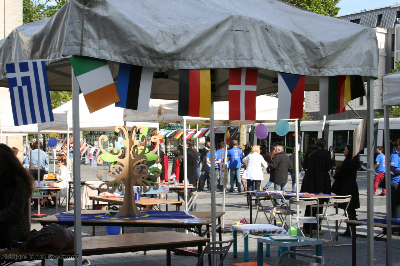 Le Village Européen de la Jeunesse au Bouffay à Nantes hier Le Village Européen de la Jeunesse au Bouffay à Nantes hier