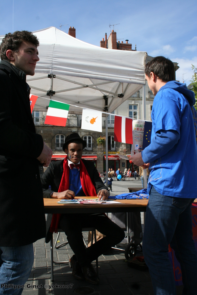 Le Village Européen de la Jeunesse au Bouffay à Nantes hier Le Village Européen de la Jeunesse au Bouffay à Nantes hier