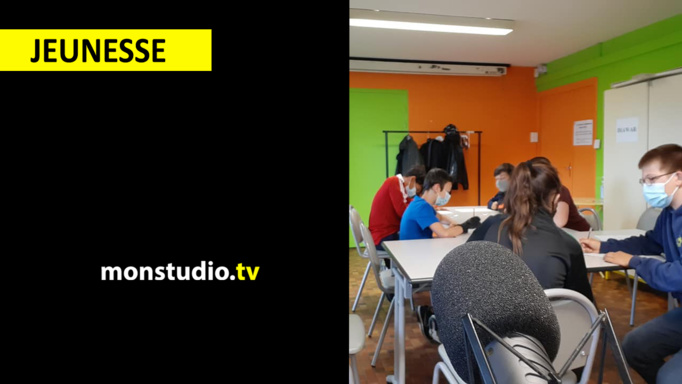 Atelier d'été Jeunesse - Activité Podcast au CSC Ragon Atelier d'été Jeunesse - Activité Podcast au CSC Ragon