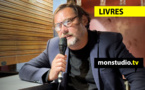 "Comédie en sous-sol" par Sylvain Chantal